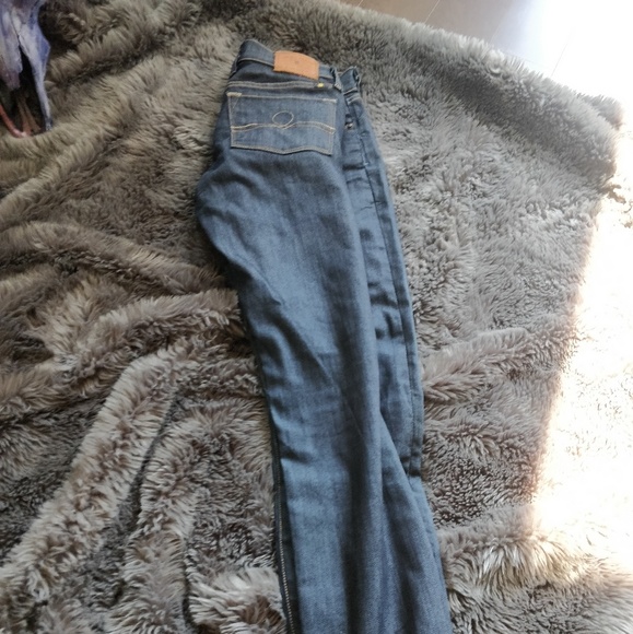 Size 26 (2) Lucky Brand Skinny Jeans - Picture 2 of 5